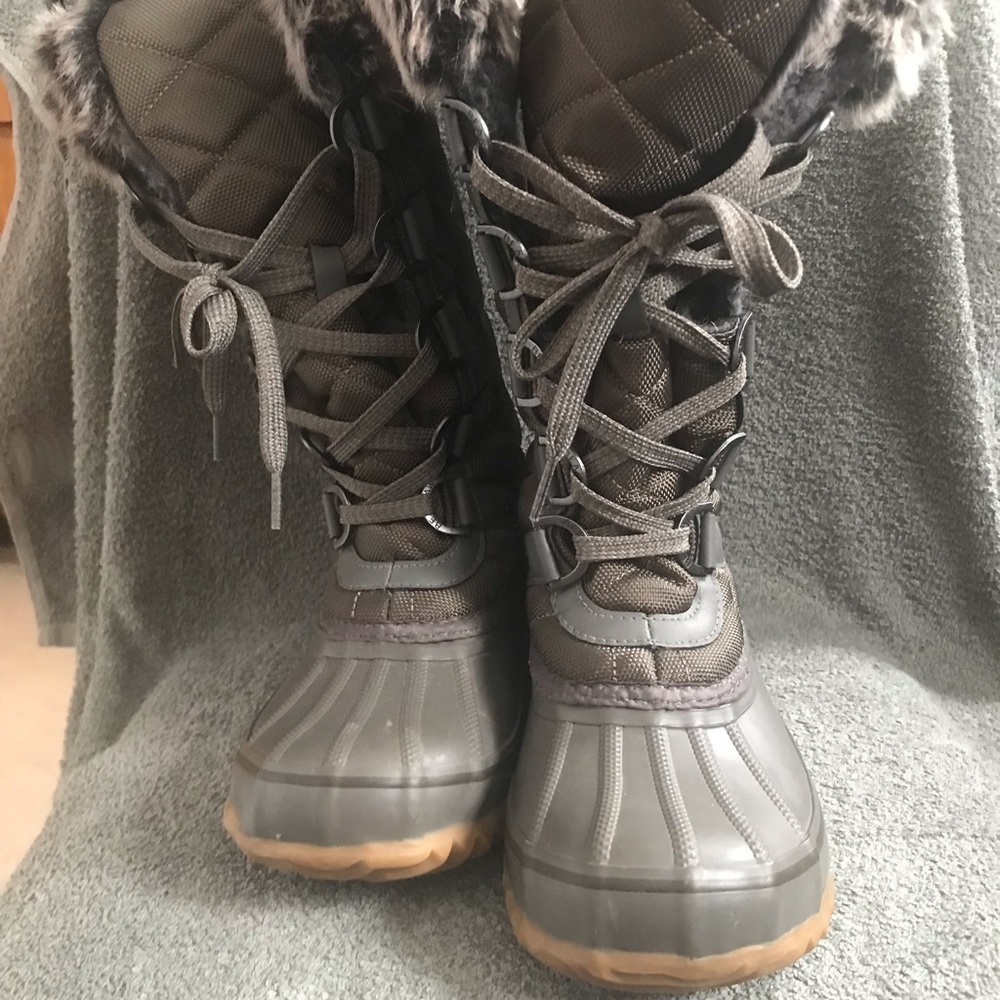 Bear paw winter Boots grey with fur size 6